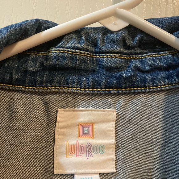 ❤️LuLaRoe Denim Embroidered Jacket - EUC $20 or $15 w/offer - Picture 5 of 10